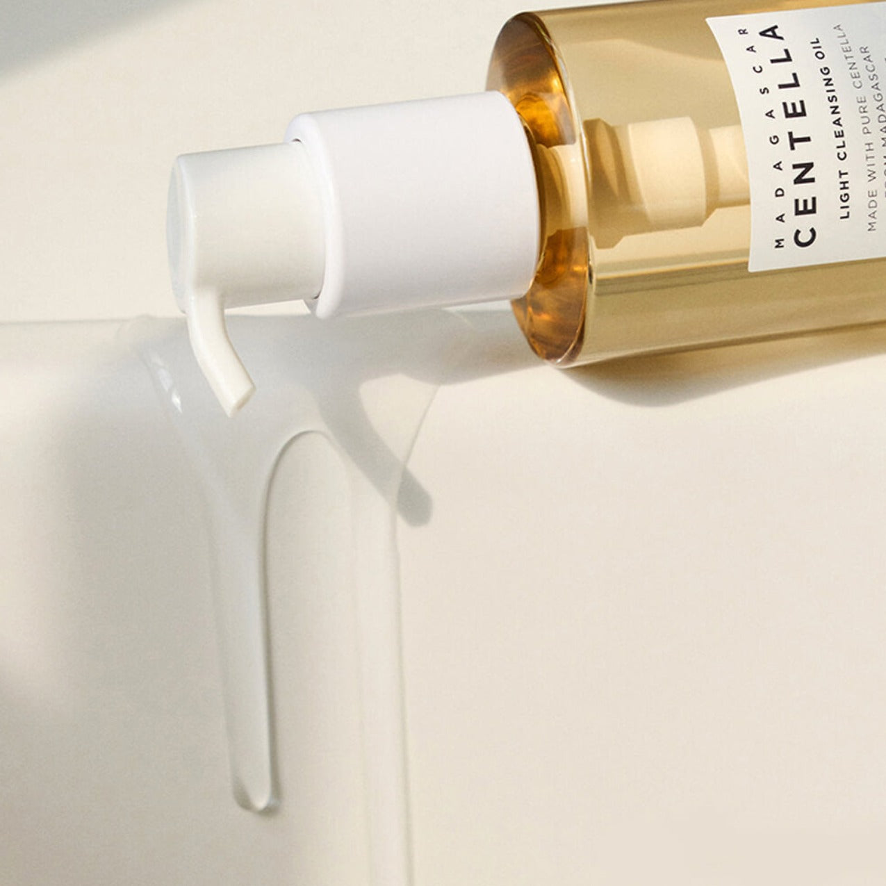 Madagascar Centella Light Cleansing Oil 200ml - Koelleza Store